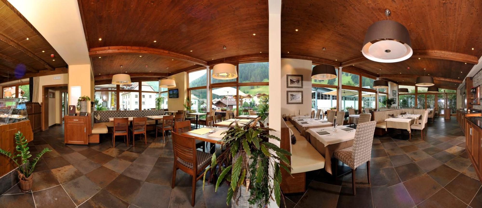 Hotel Europa Dolomites Selva di Val Gardena Ngoại thất bức ảnh
