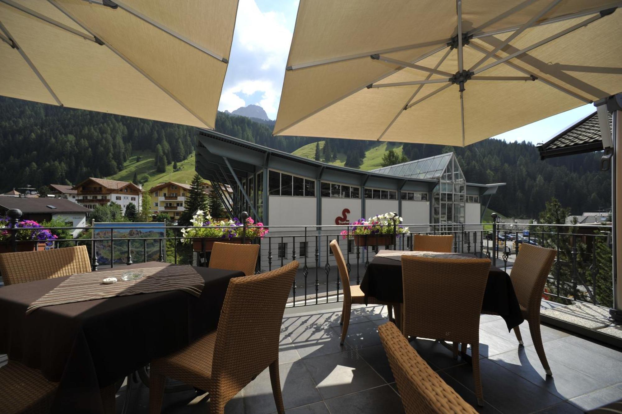 Hotel Europa Dolomites Selva di Val Gardena Ngoại thất bức ảnh
